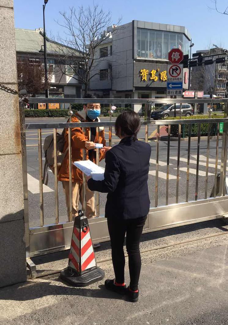 无法返校，寝室会不会一团糟？且看浙大宿管阿姨暖心服务！