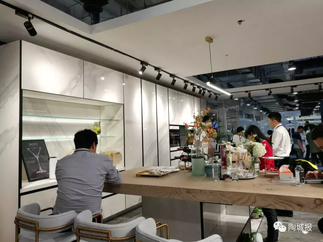 诺贝尔、新明珠、鹰牌2086、蒙娜丽莎……广州设计周,陶企人气很旺