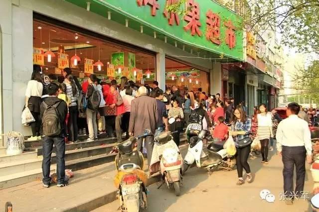 南京夫妻开超市，配合物业公司赚业主的钱，年赚90万，套路很简单