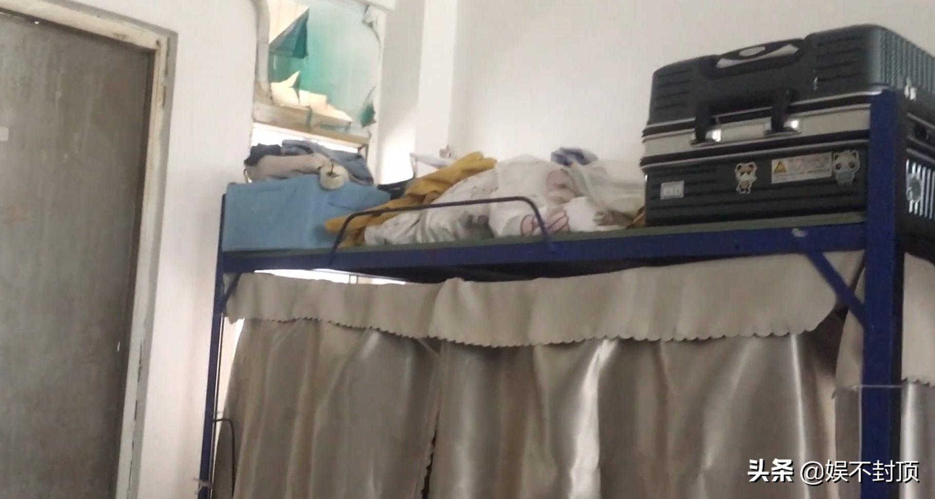深圳最大工厂的生产车间，里面的员工都这样做事，感觉一点也不累