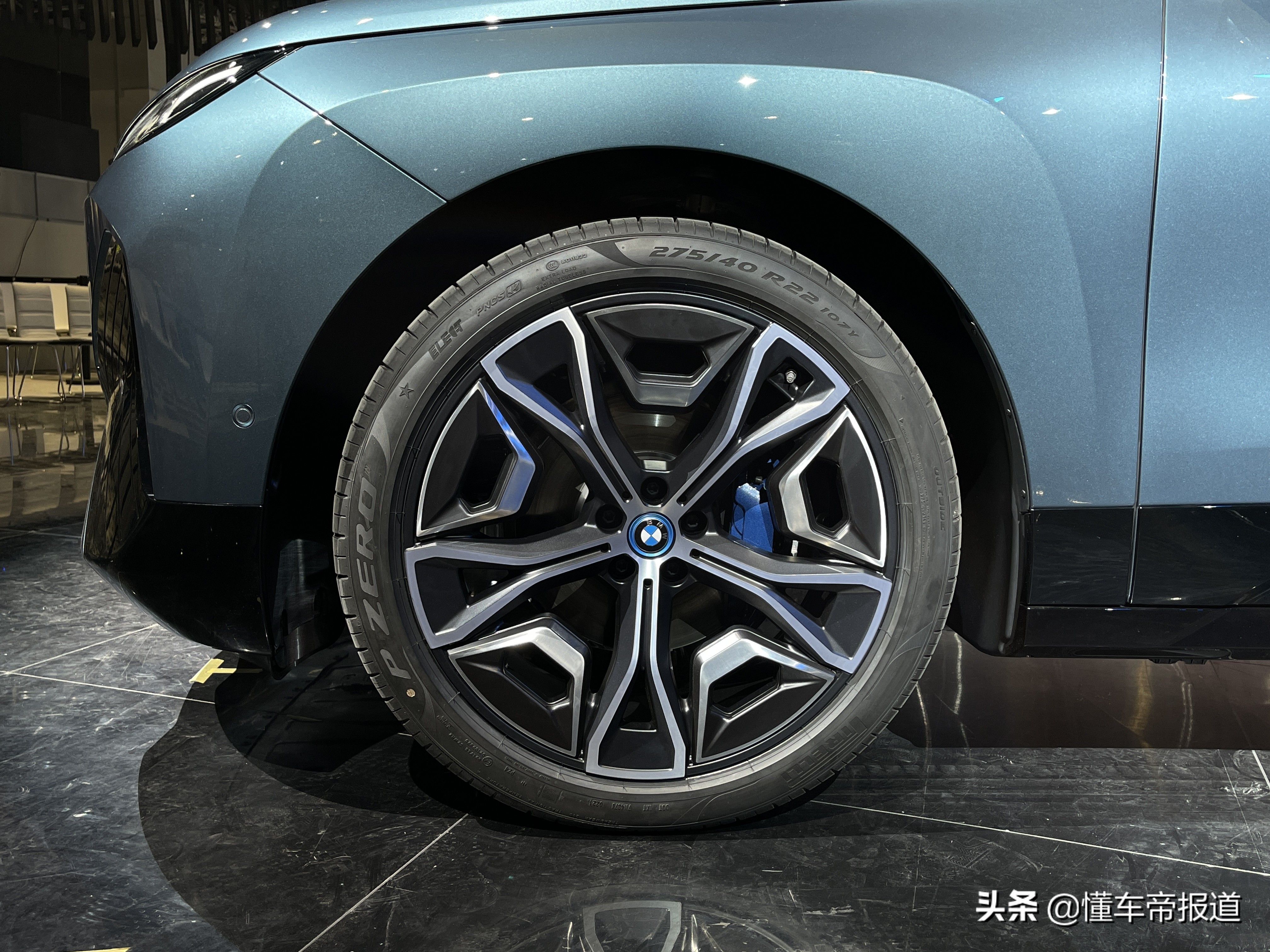 新车｜开启电动新篇章 实拍解析宝马iX