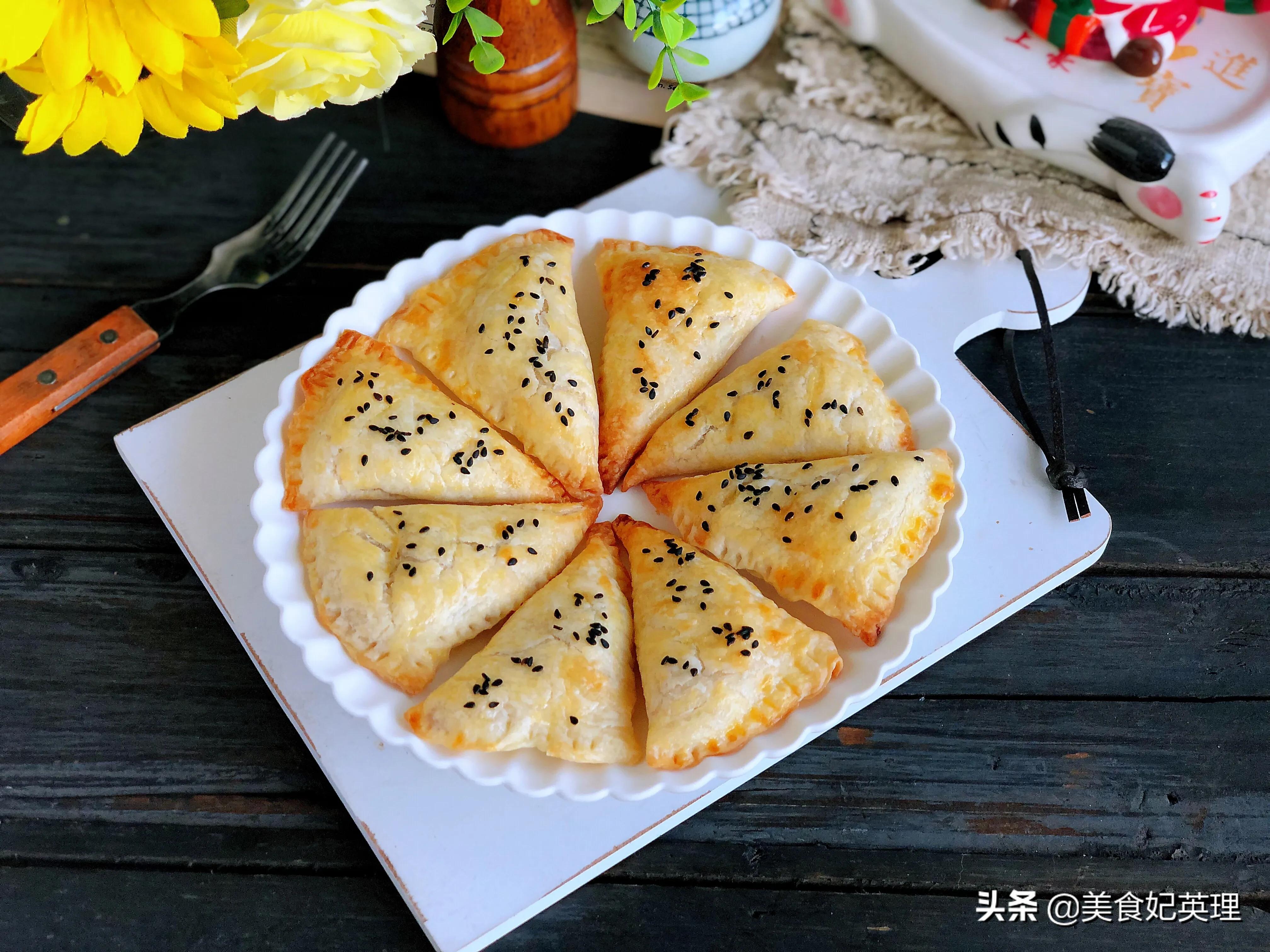 儿子最爱吃这甜品，香甜香蕉馅儿夹心，外皮酥掉渣，自己做超简单