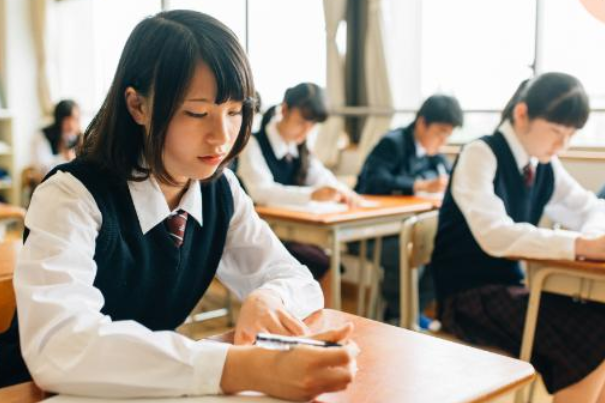 “努力学却学不好”的学科排名，英语仅排第二，榜首曾把人难哭