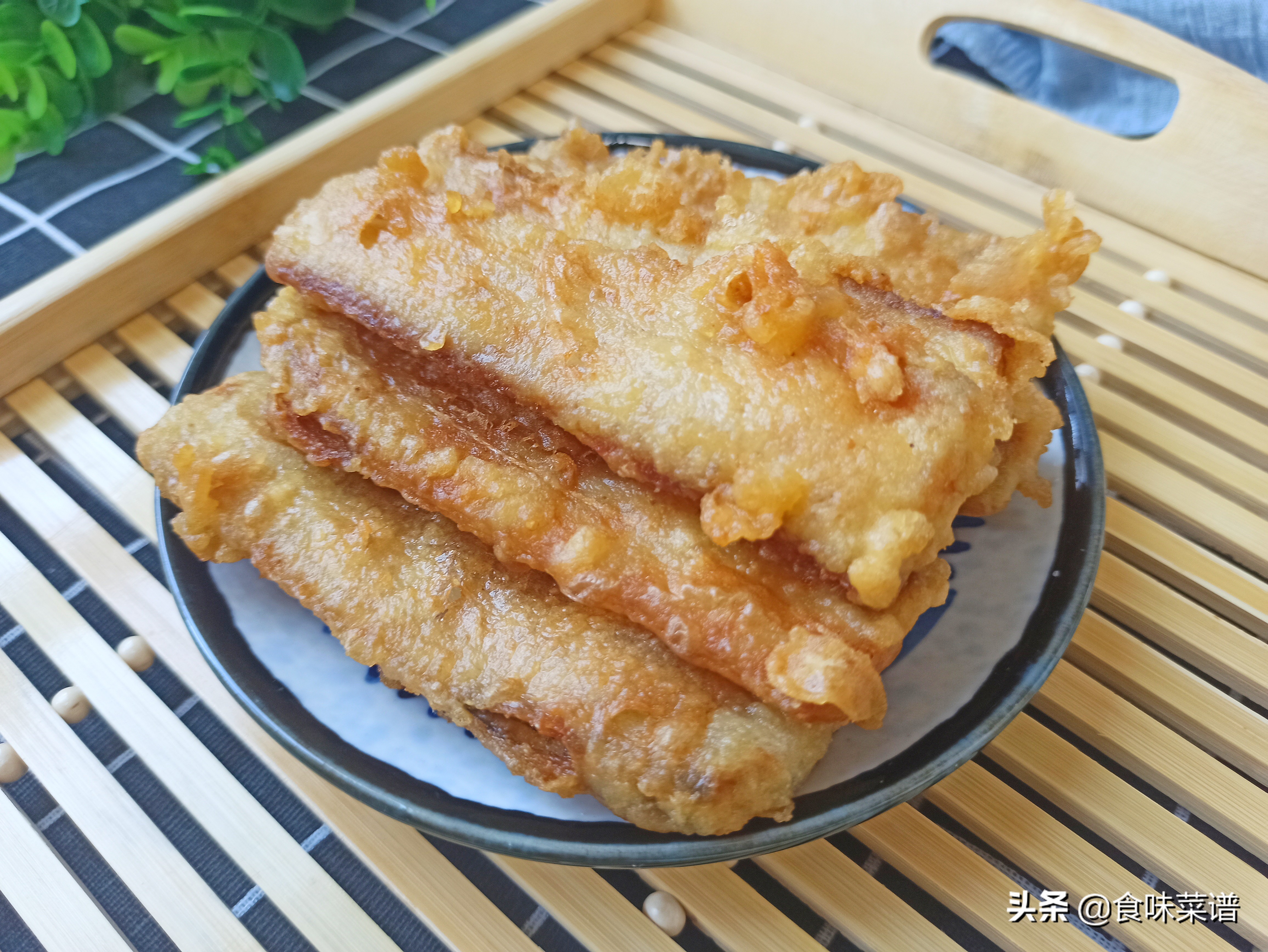 厨师长亲授炸带鱼秘诀：外酥里嫩不腥不碎，家常做法一看就会
