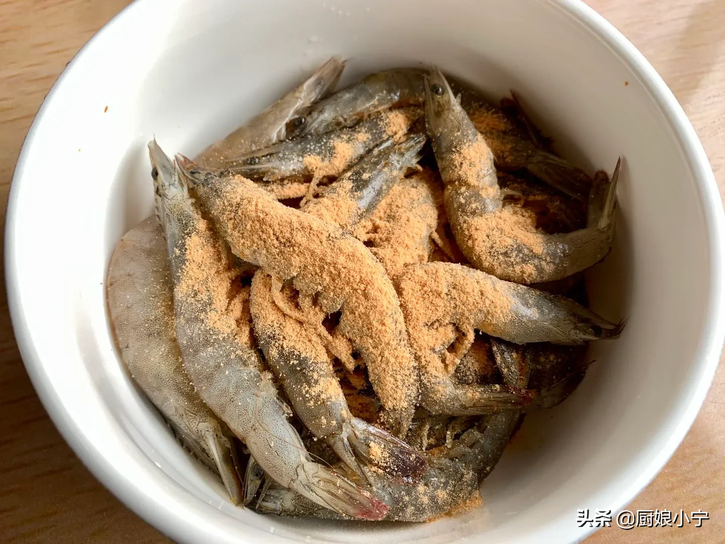 爱吃大虾试试这做法，不用一滴油，金黄酥脆，孩子补钙长大个