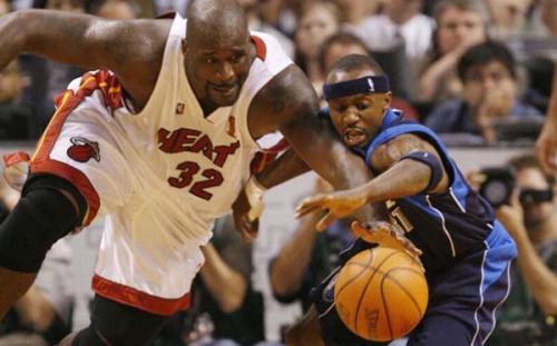 2006年nba选秀大会（06年决赛G6热火夺冠，诺维茨基29+12，奥胖9+12，韦德什么数据？）