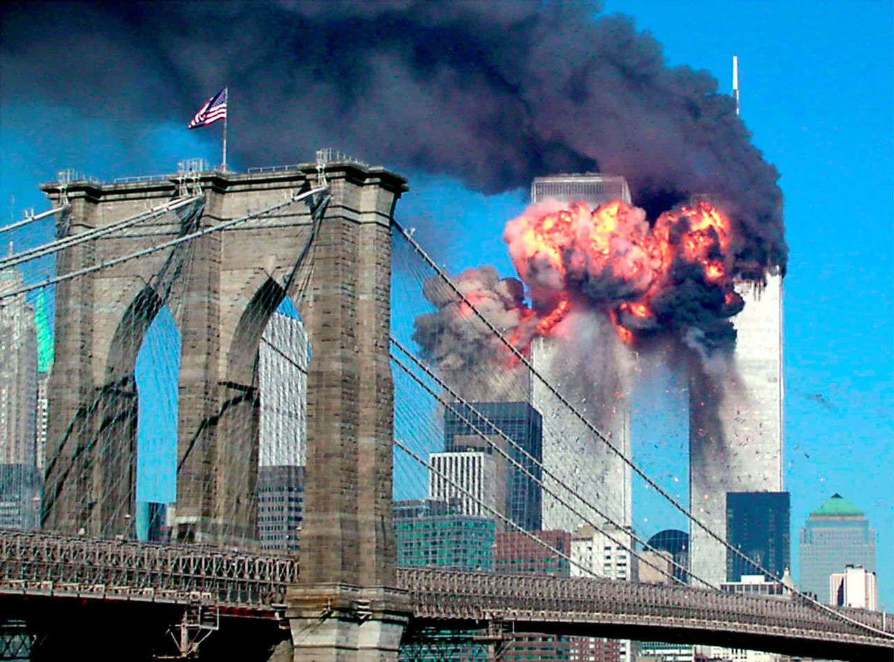 纽约世贸大厦是怎么倒塌的，到底是飞机撞击，还是定向爆破？