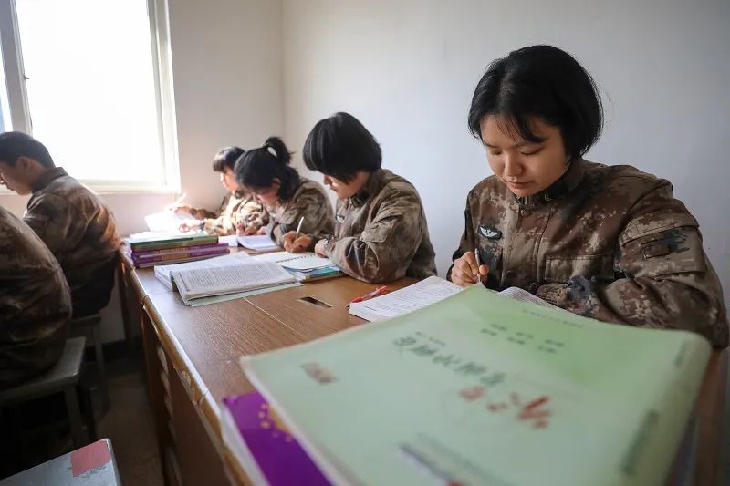 请问大学生当兵，想在部队考军校，该做哪些准备？