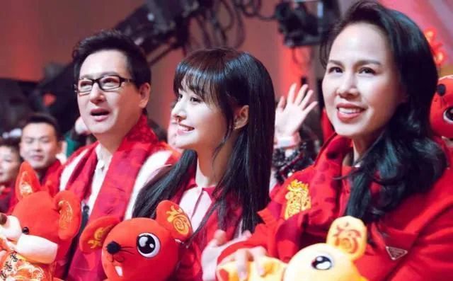郑爽爸爸发文炮轰张恒渣男出轨N次：郑爽的坏，源于他们的冷漠