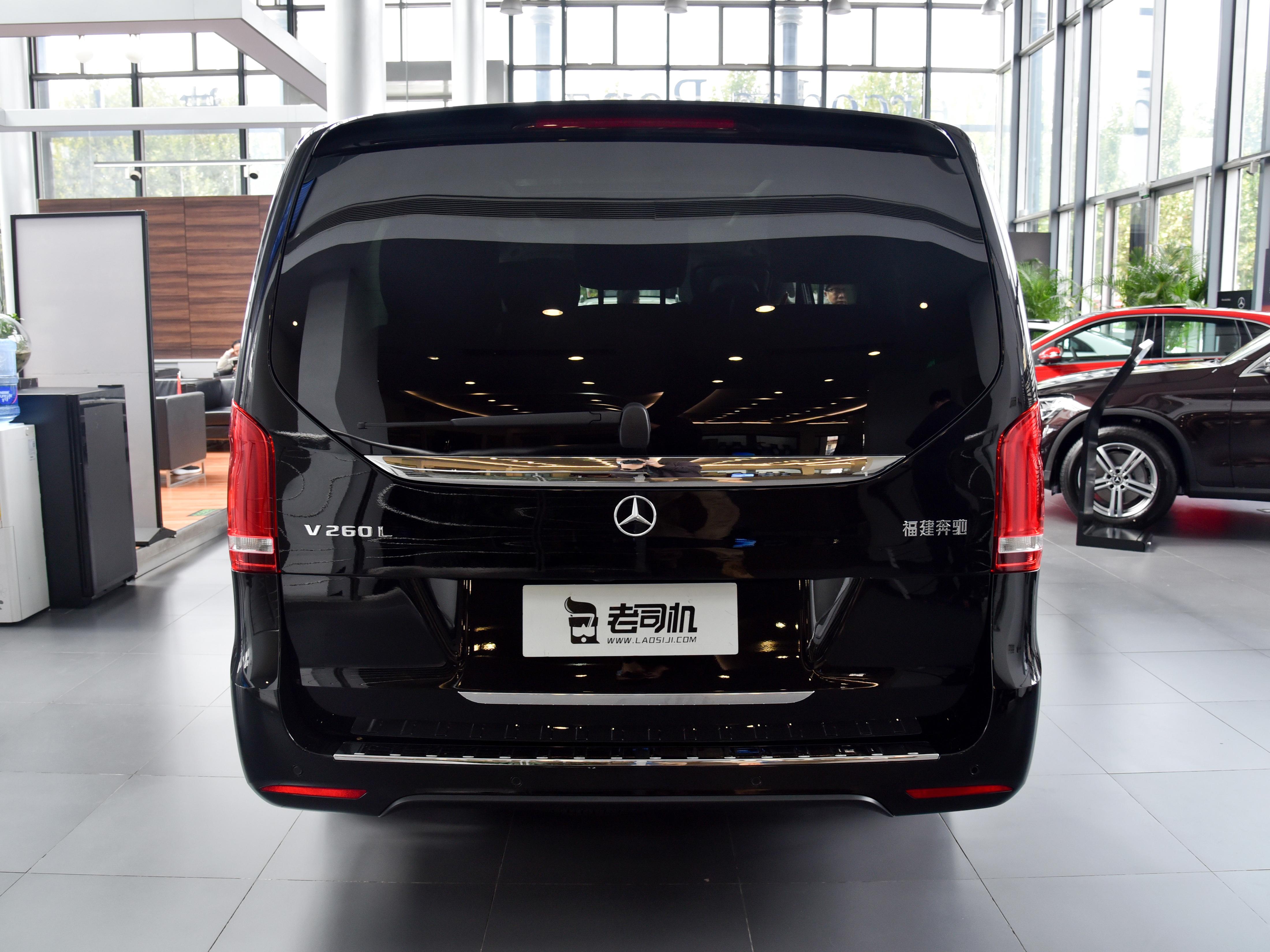 同价位中最为宽敞的mpv,大奔驰标特有面儿,实拍奔驰v级