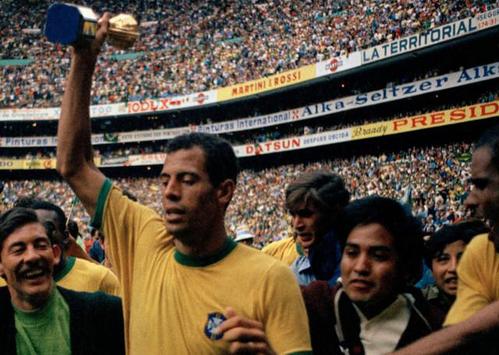 06世界杯巴西输给了谁（桑巴对憾—2006年的巴西比2002年的巴西差在哪了？）