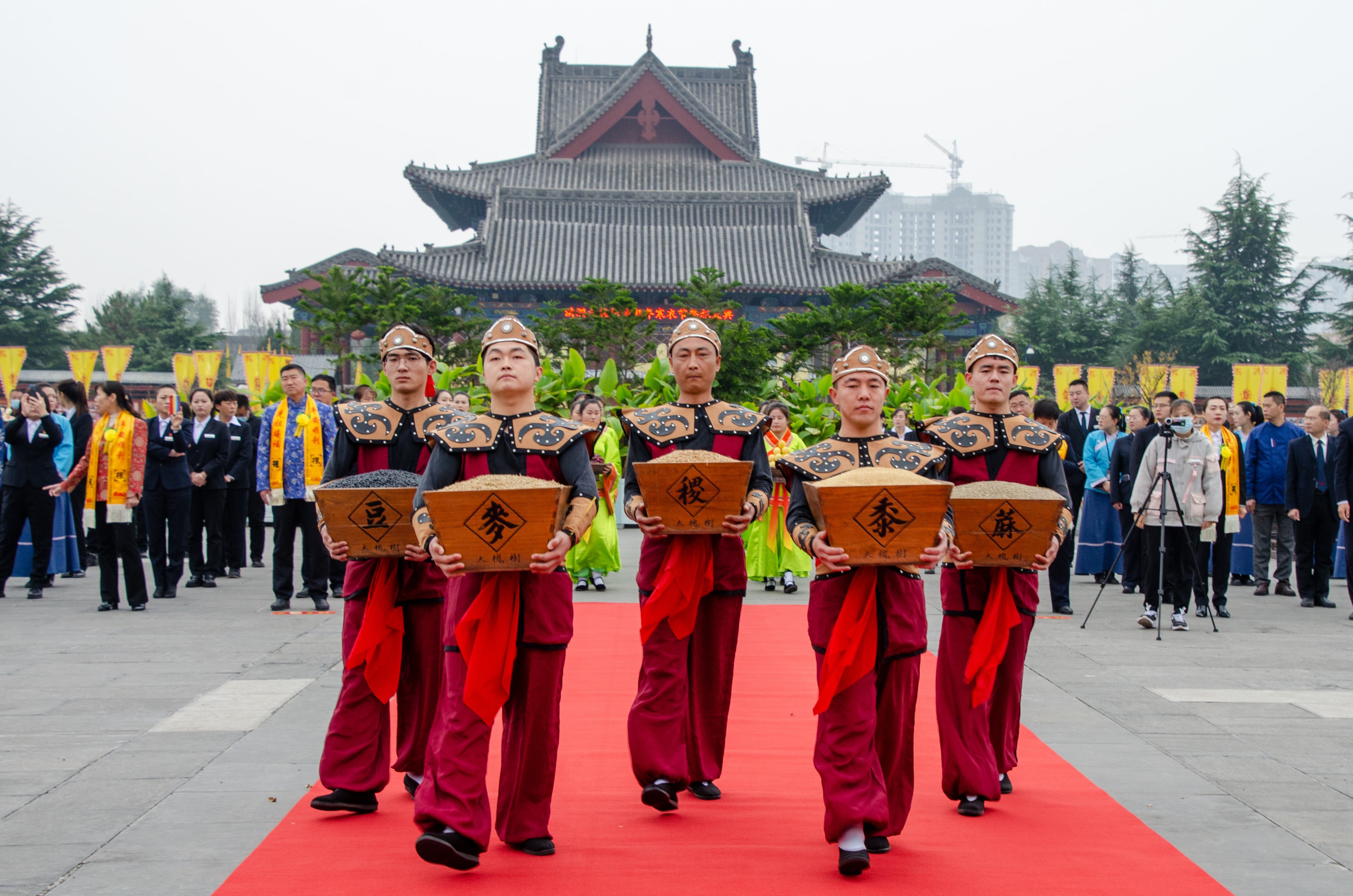 槐裔寄乡愁•大槐树寻根祭祖园举办寒衣节祭祖大典