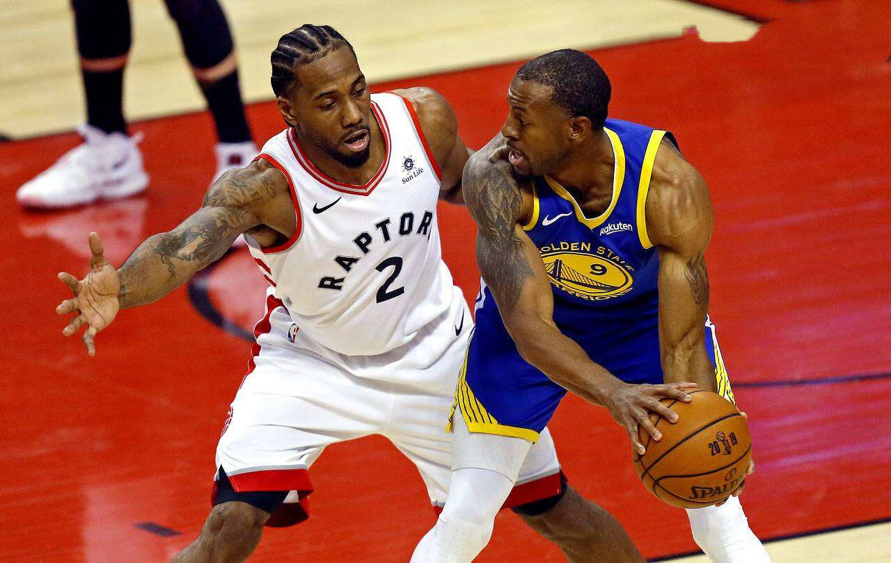 为什么nba球员的胳膊发达（为什么NBA球队都惦记伊戈达拉？看看他的胳膊，这才叫“麒麟臂”）