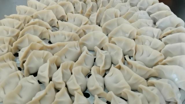 香菇肉馅饺子这样调制，味道鲜香滑嫩又营养，做法简单全家都爱吃