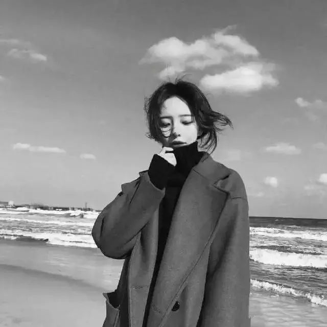 抖音爆火句子：自卑者如何重塑自信，走出心理阴影？