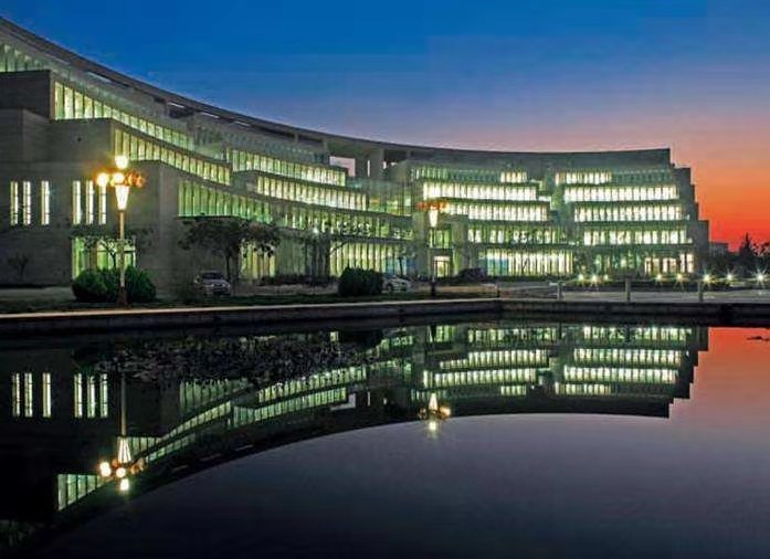 山东本科高校地理分布：共70所院校，济南、青岛双城就超过一半