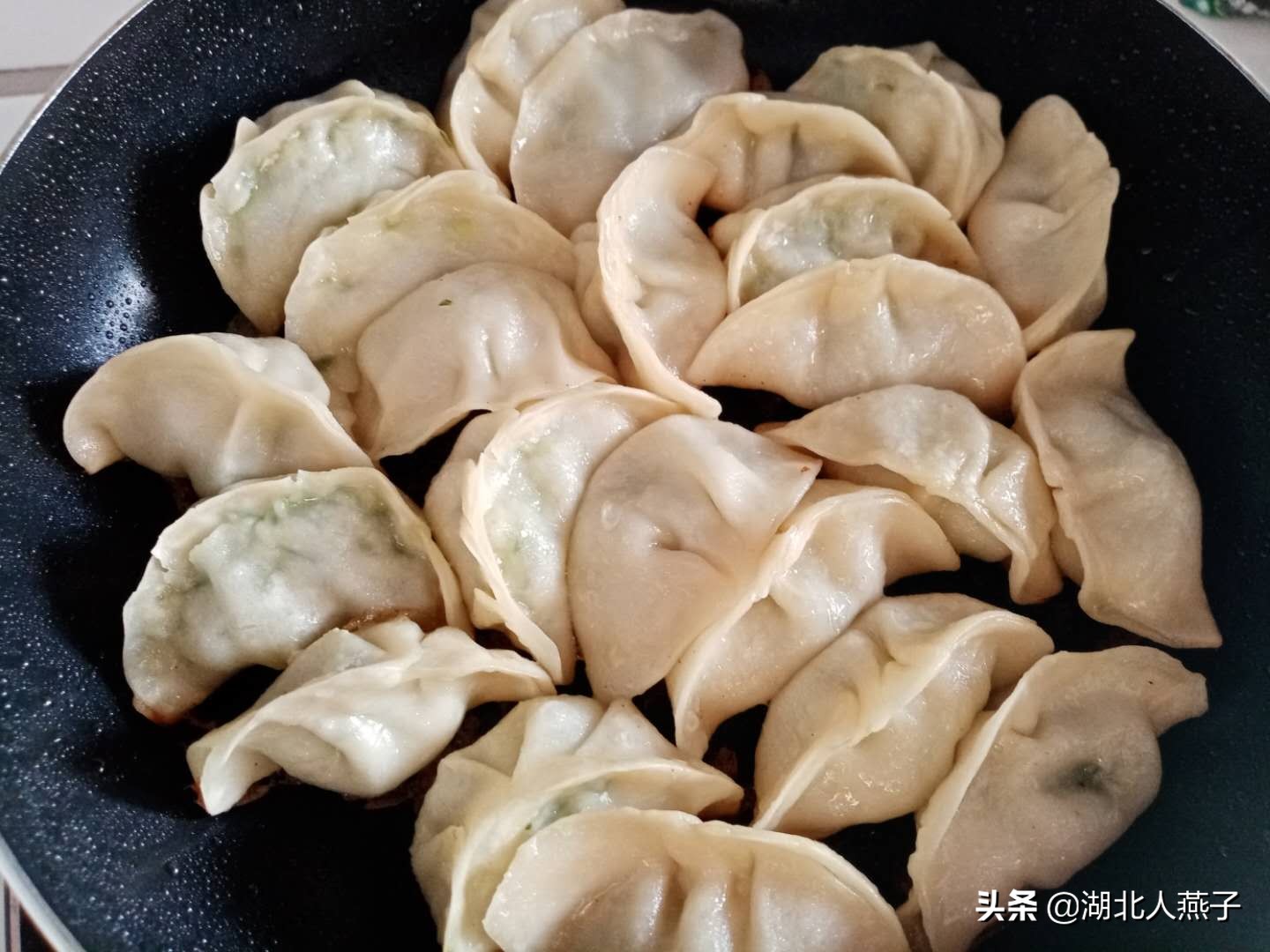 速冻水饺做煎饺，无需解冻，直接煎，简单方便一看就会的锅贴做法