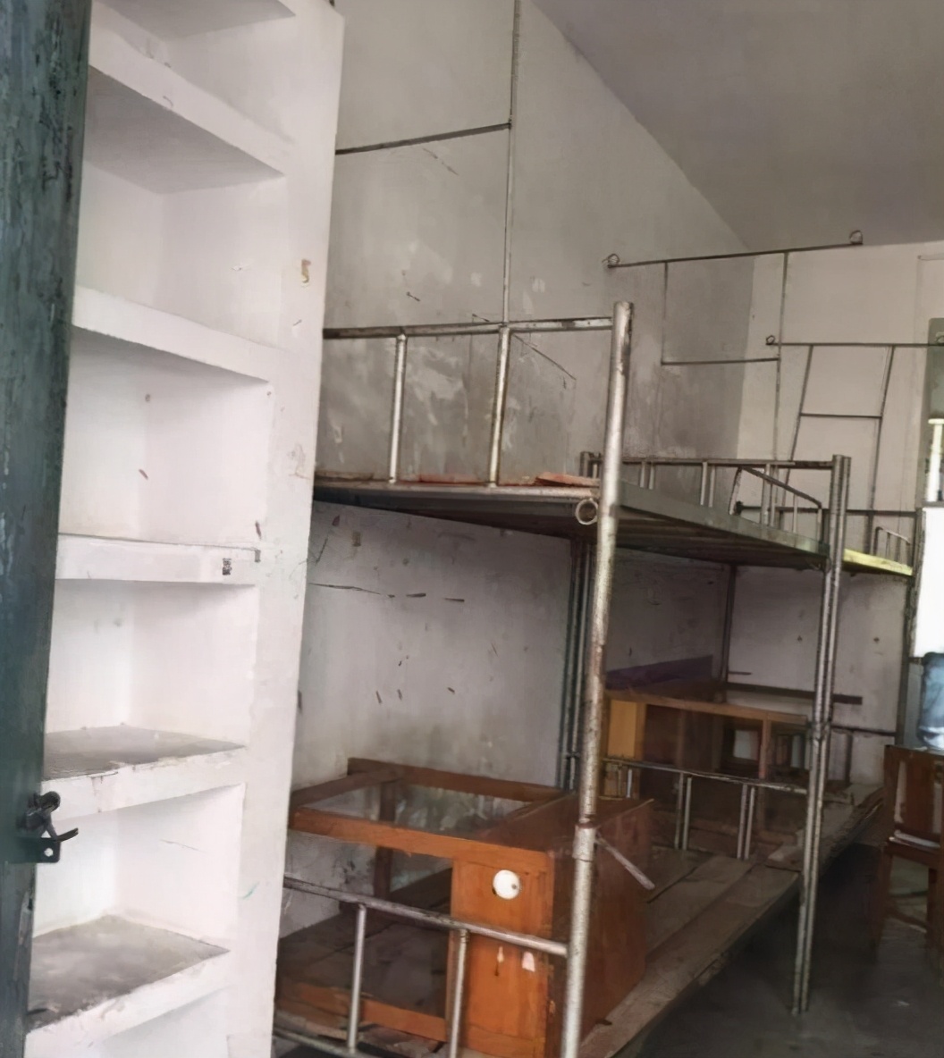 大学寒酸宿舍排名，环境堪比野外求生，能够承受的学生不一般