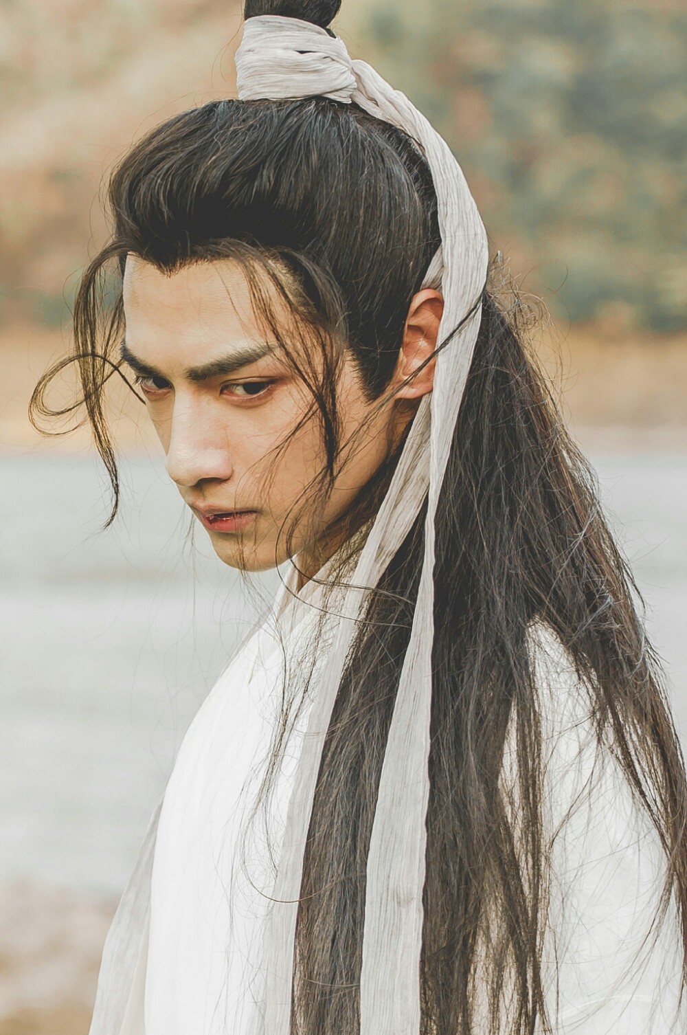 惊鸿一瞥的"白衣少侠":罗云熙演活了润玉,楚留香成经典