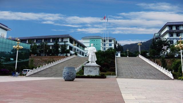 怀揣济世梦想的学子 昆明27年资深医学教育学院等你报名