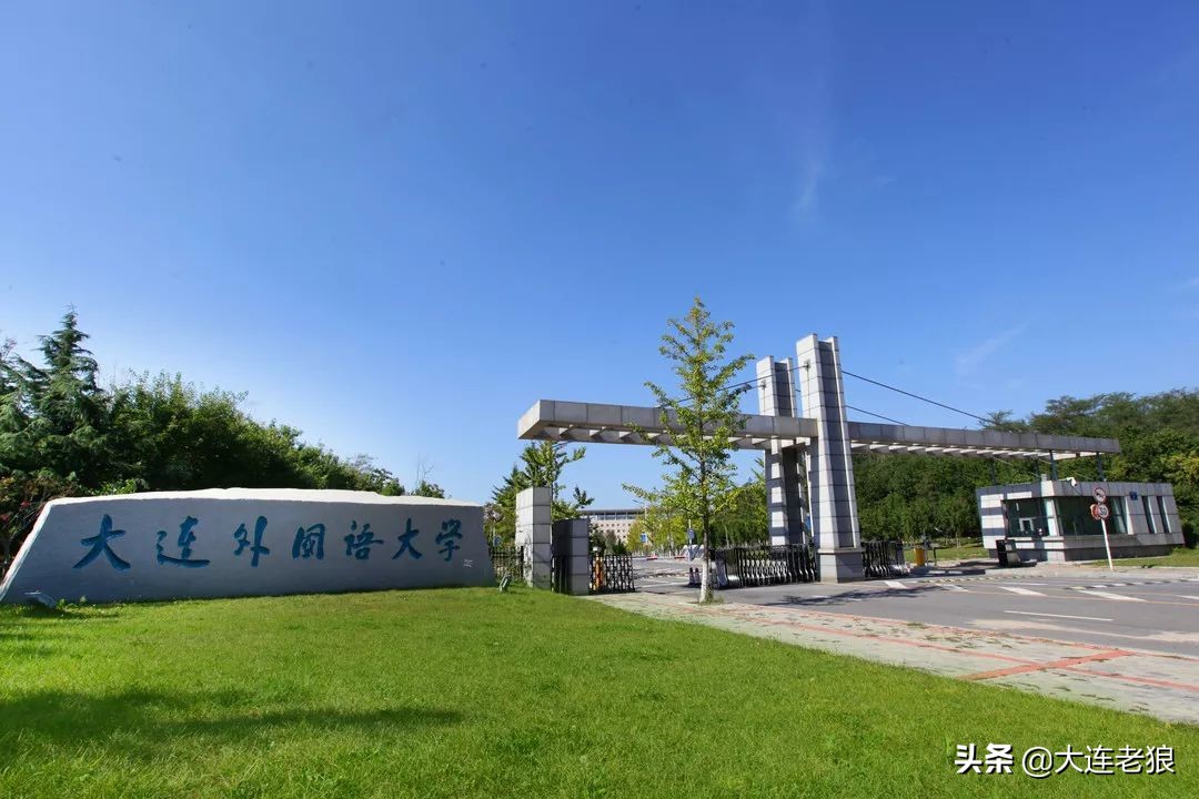 大连医科大学这个就在大外旅顺校区的附近,校园肤色较黑的印度留学生