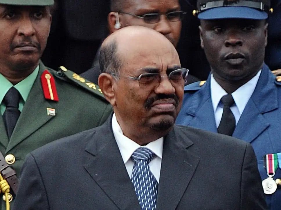 穆罕穆德艾哈迈德（非洲最狠的贪腐总统：40亿美元财产充公，家中搜出的现金堆成山）