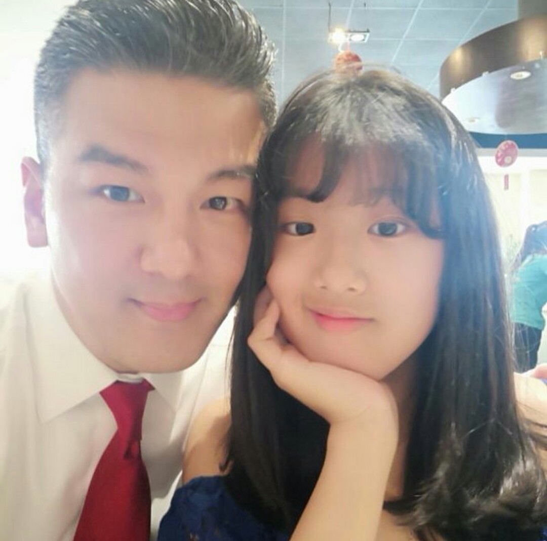 贾静雯晒16岁长女近照，大赞梧桐妹好美好优秀，直呼以她为荣