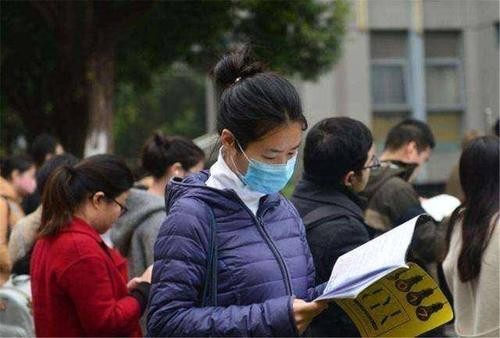 大学生生活费等级曝光，一个月给孩子多少生活费，父母有数了