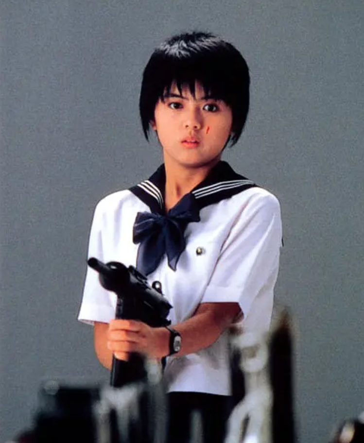 1981年,黑道题材的电影《水手服与机关枪》震撼过整整一代日本青年