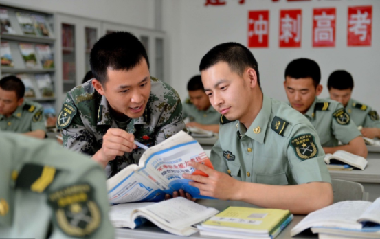 录取分数线较低的军校，发展前景一片光明，毕业后有机会拿铁饭碗