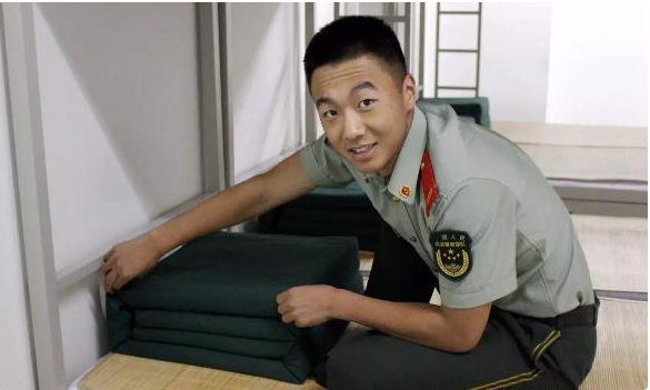 大学生参军吧（同样是参军入伍）