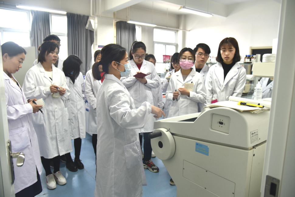 3所适合“中等生”的医科大学，录取成绩不高，毕业后不愁找工作