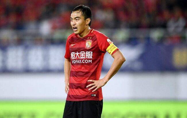 两人曾是功勋主力（两大国足功勋都被李铁弃用，巅峰期表现不俗，曾是国家队核心主力）