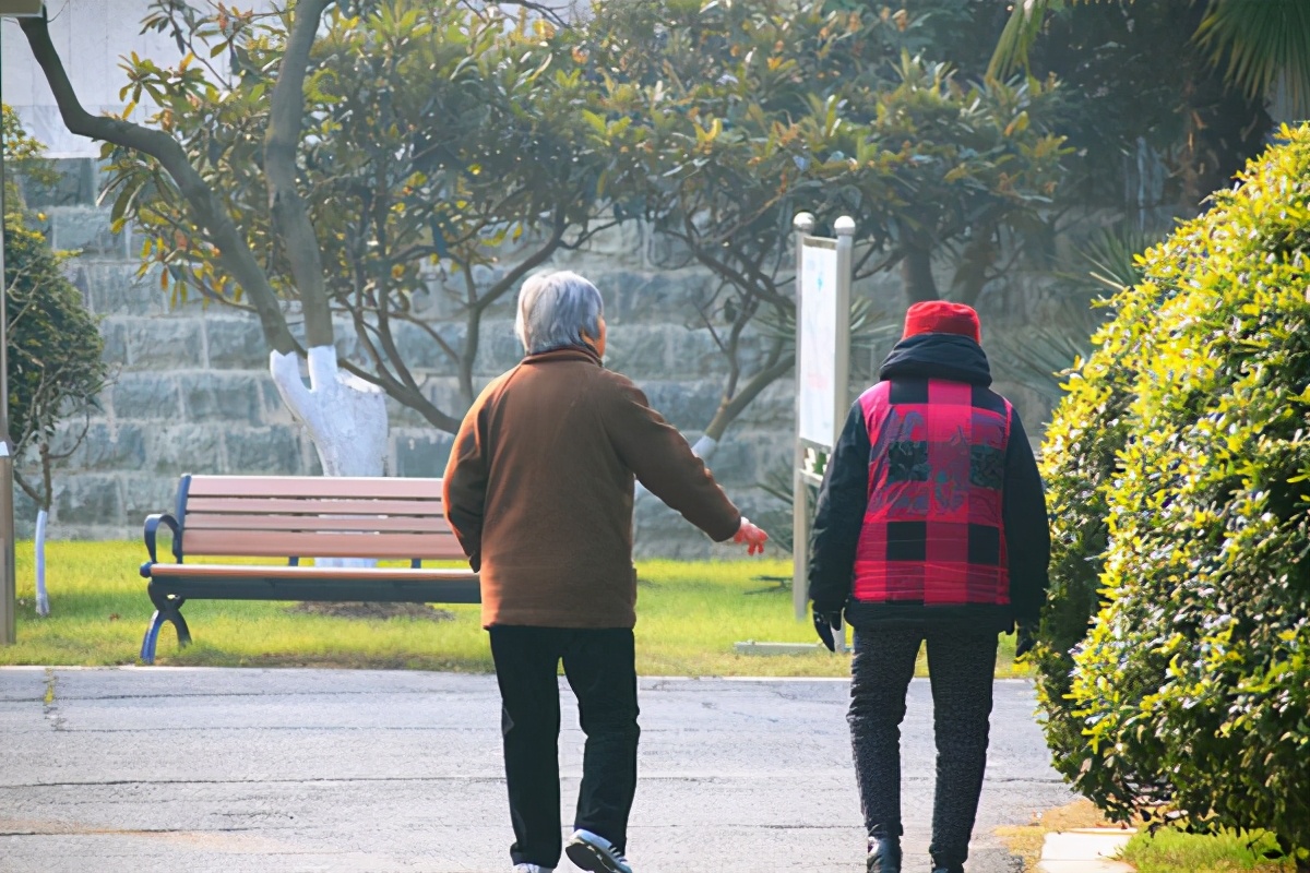 走路和能否长寿有关？研究发现寿命和走路的关系，结果有些意外