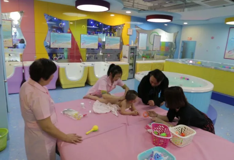 秋冬季婴幼儿游泳馆生意“回暖”,这几点也要做好