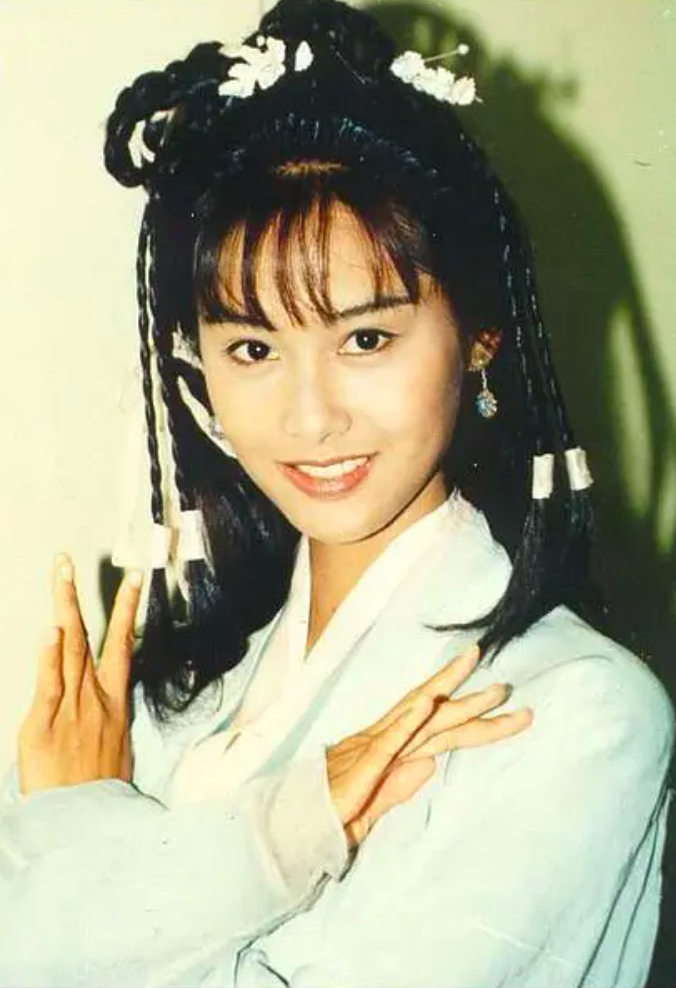 黄贯中：48岁幸运娶了朱茵，两人相恋20年，成了一生所爱