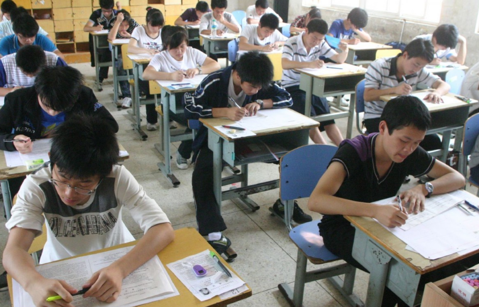 2021各省高考总人数高达1071万人，400分还能上本科吗？