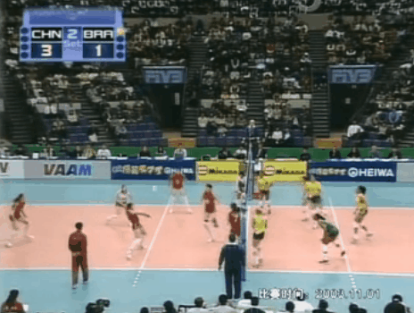 2003年世界杯排球视频（深度｜2003年世界杯，中国女排靠什么登上世界之巅？）