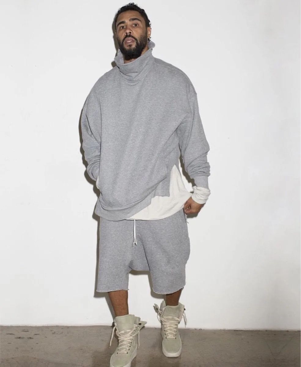 不过,别看 jerry lorenzo 搭配简约,而且用色纯粹,但我们并不能把它与
