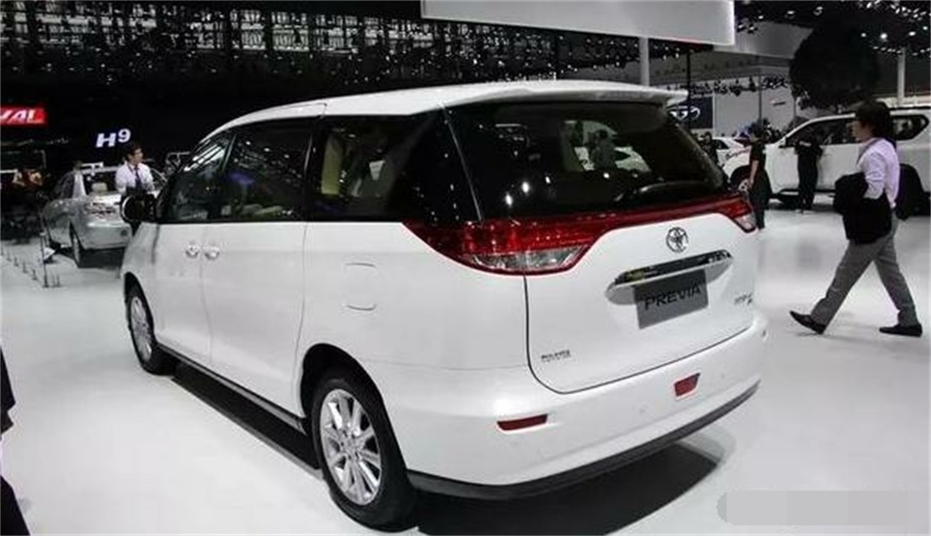 实拍丰田大霸王2.4l 7座,这样的硬质量必然大卖?