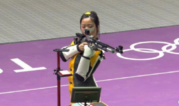 甜美女孩杨倩射落奥运首金，清华体育特长生身份曝光，圈粉无数