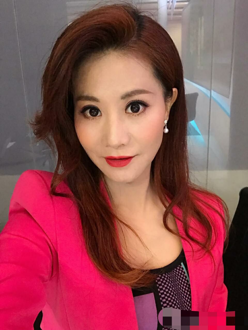 足球解说贺炜去哪里了(央视体育最美解说!