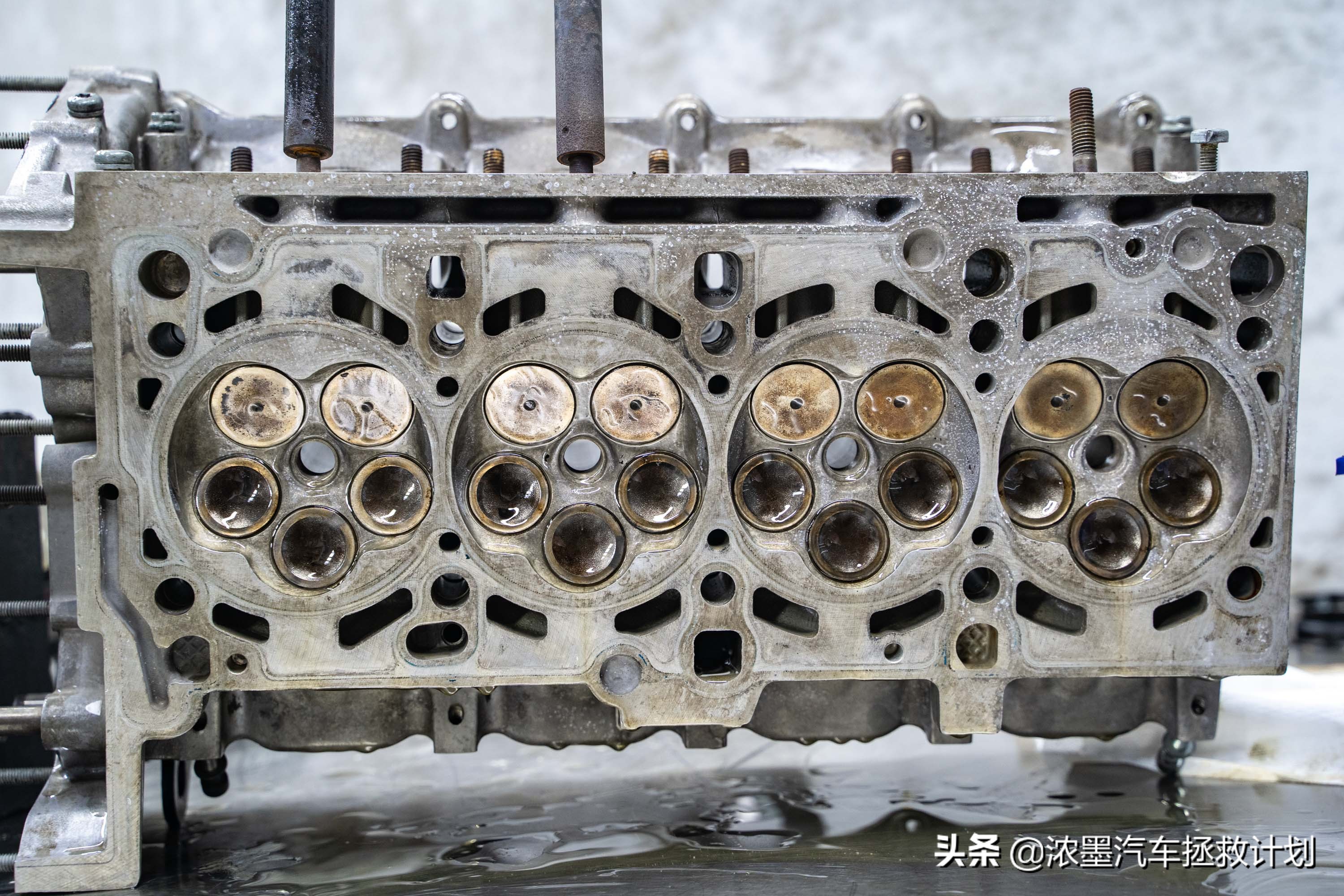 「迟暮英雄」整修一台十多年前的奥迪A6发动机，治理烧油烧水