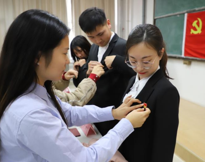 大学生入党谁说了算，其实决定权并不在辅导员手中，早了解有好处