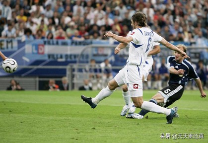 2006年世界杯十佳球中文(同一届世界杯，出现两个非常类似的世界波进球，这种例子有哪些)