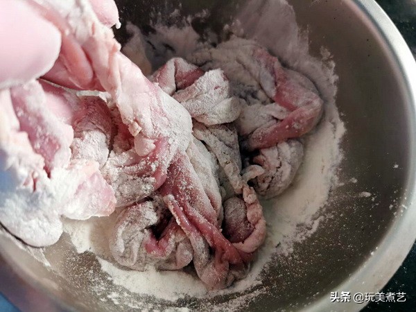小肠好吃，不好洗，用了妙招，解决烦恼，一菜还能两吃