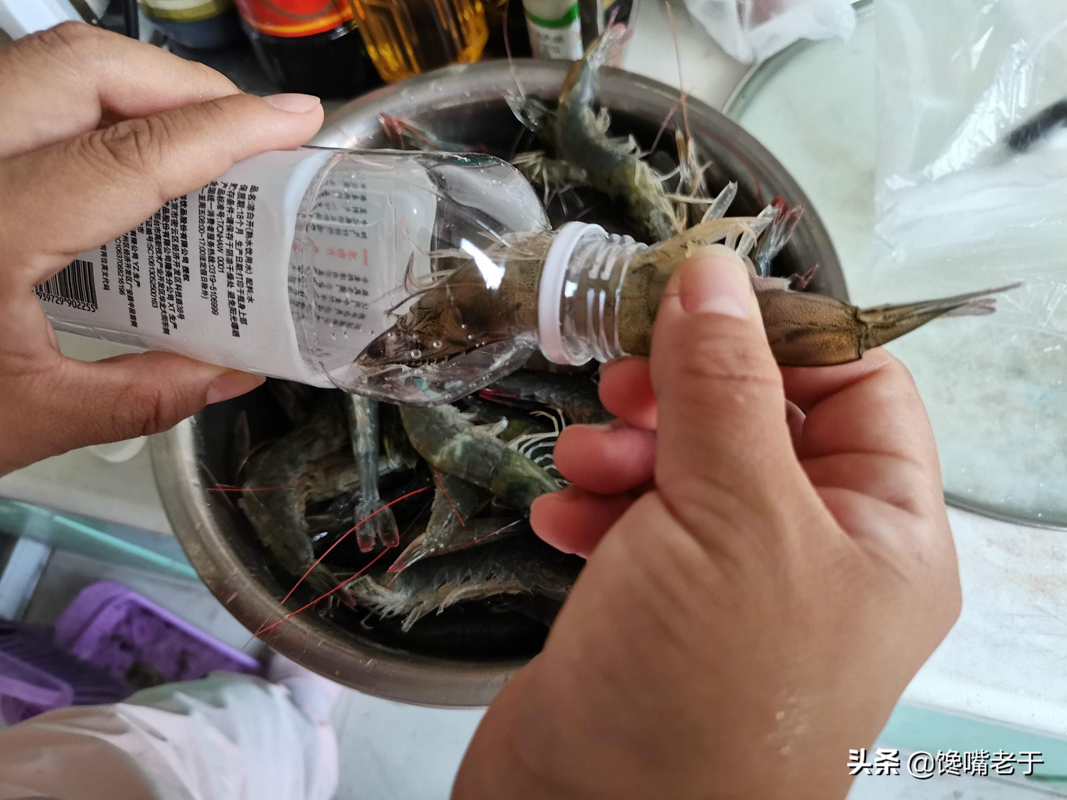 大虾保鲜：直接扔冰箱是错的，虾贩教你一招，冻一年仍鲜嫩有弹性