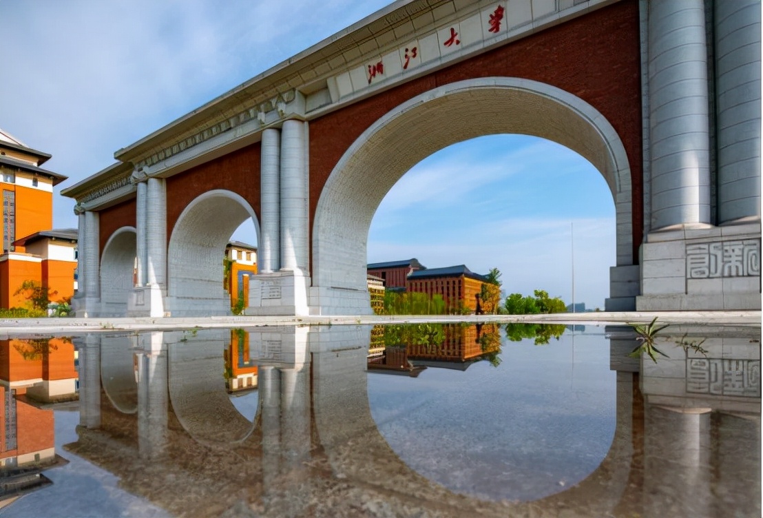 中国“百强”高校排名新变动，浙大排名继续下滑，中科大跻身前三