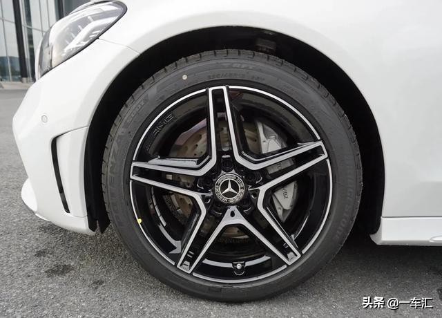 双门四座无框门，进口奔驰C200轿跑车，这颜值能否成为小姐姐最爱