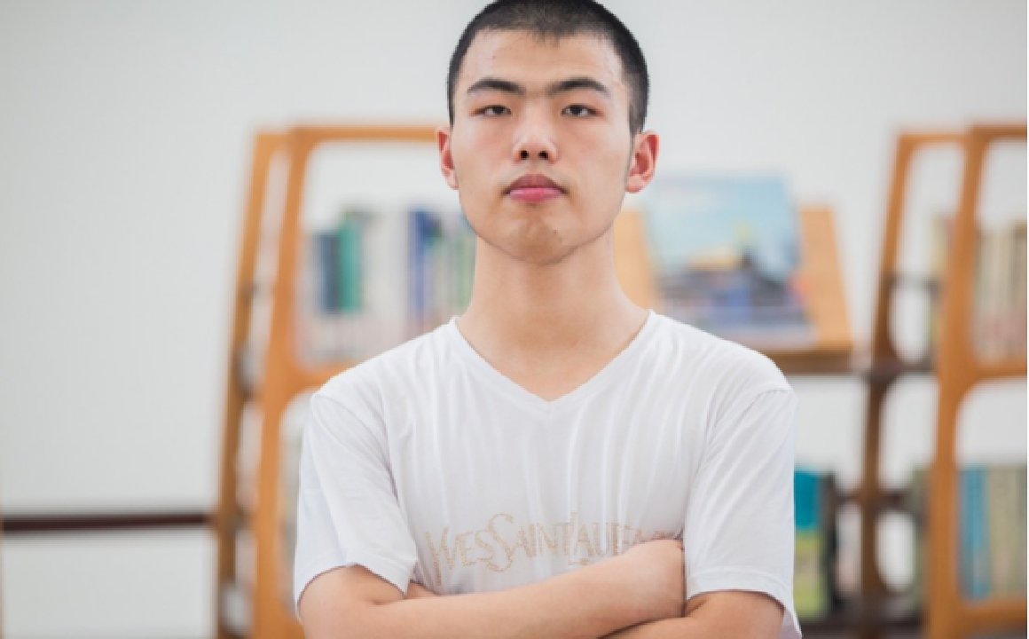 学霸高考749分，清华北大都向他抛出橄榄枝，父母却仍嫌弃他